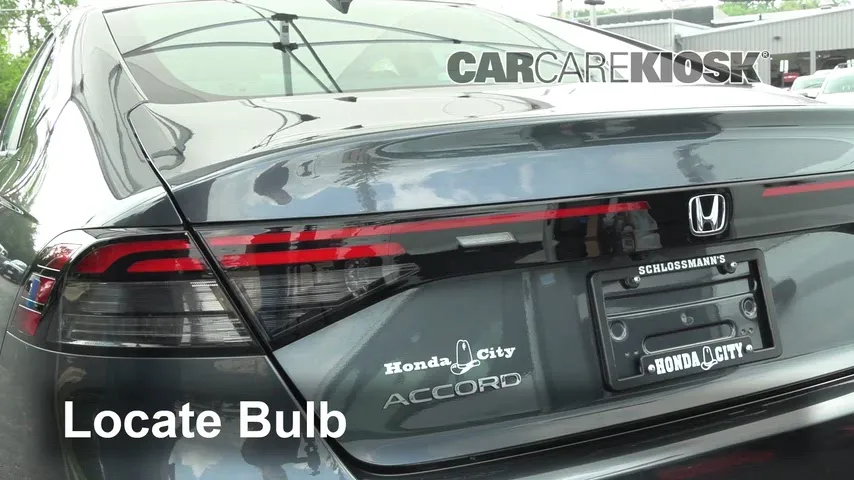 2023 Honda Accord LX 1.5L 4 Cyl. Turbo Éclairage Feux de marche arrière (remplacer une ampoule)